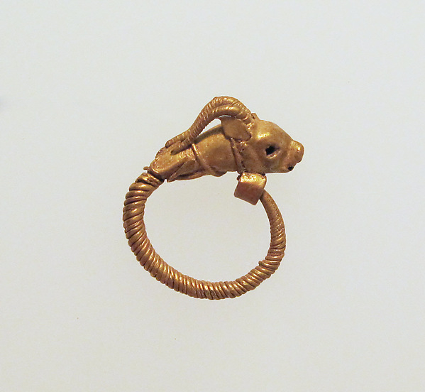 Gold earring with head of an antelope by an unrecorded maker, The Metropolitan Museum of Art
