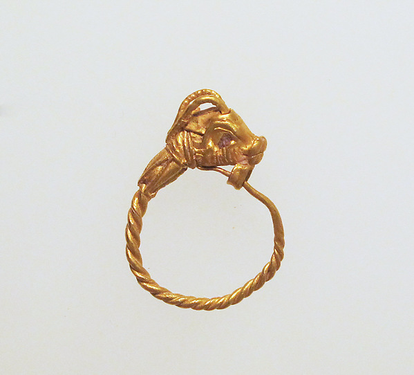 Gold earring with head of a goat by an unrecorded maker, The Metropolitan Museum of Art