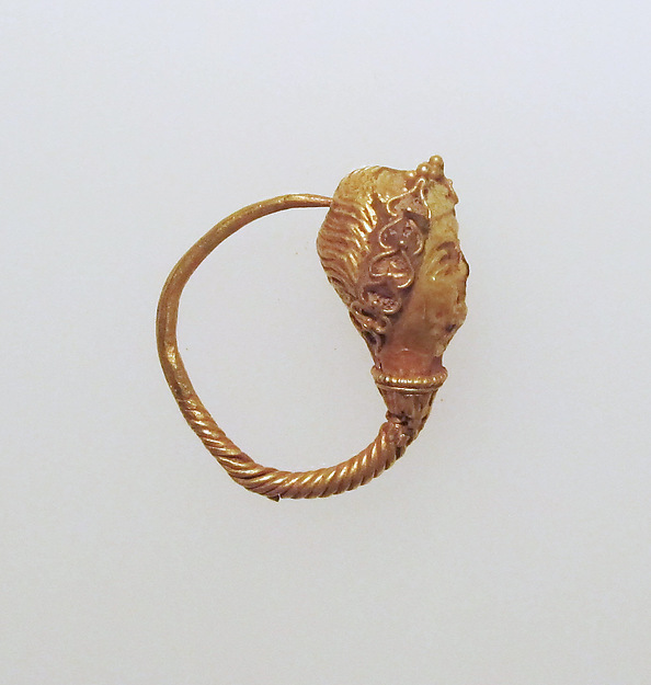 Gold earring with woman's head by an unrecorded maker, The Metropolitan Museum of Art