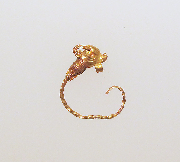 Gold earring with head of a goat by an unrecorded maker, The Metropolitan Museum of Art