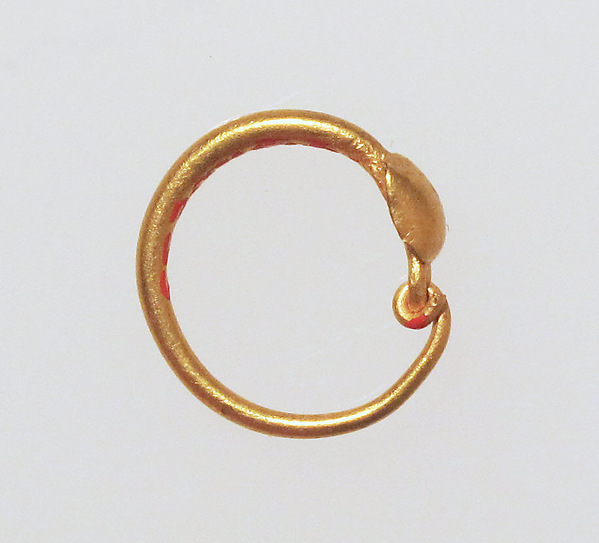 Earring with plain loop and disc