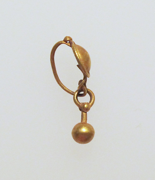 Gold earring with disc and pendant by an unrecorded maker, The Metropolitan Museum of Art