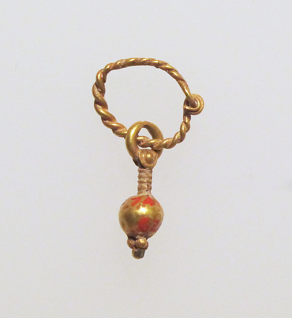 Gold earring with pendant by an unrecorded maker, The Metropolitan Museum of Art