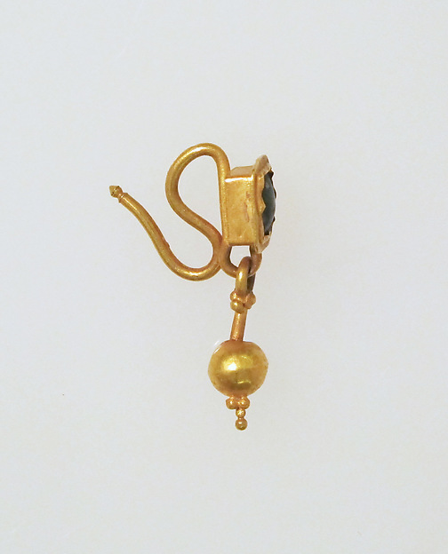 Earring-hook type with pendants and paste setting by an unrecorded maker, The Metropolitan Museum of Art
