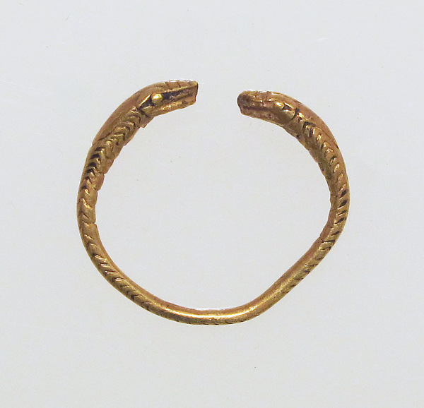 Ring, spiral with snake heads