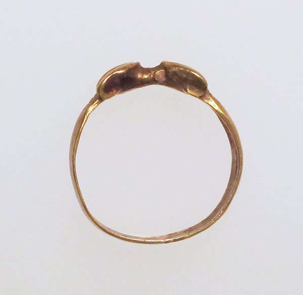 Ring, spiral with snakes heads