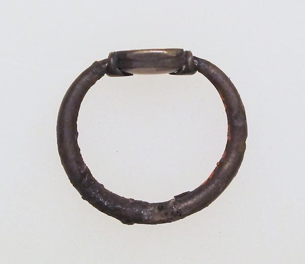 Ring with scaraboid