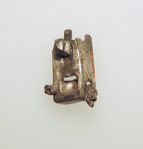 Lock-plate and chain