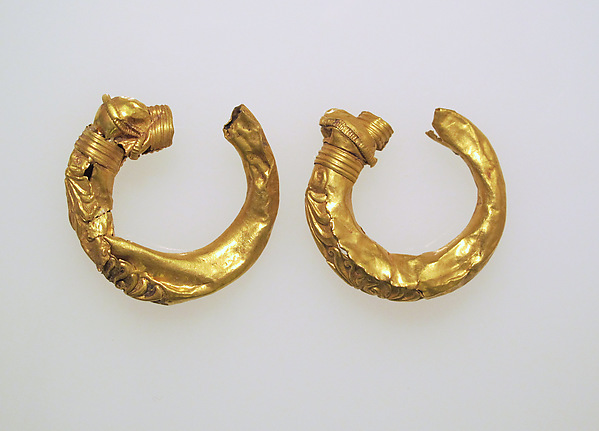 Earring, trumpet-shaped