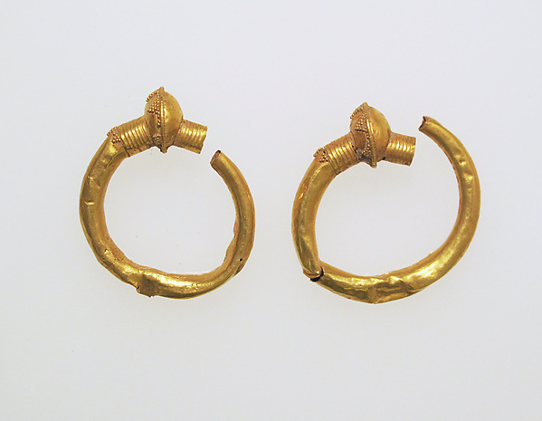 Earring, trumpet-shaped