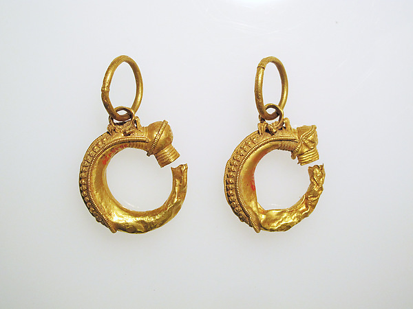 Earrings, trumpet-shaped