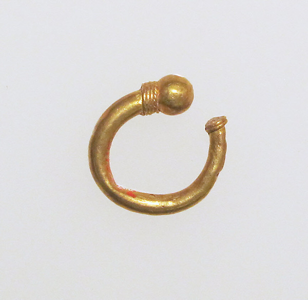 Earring, trumpet-shaped