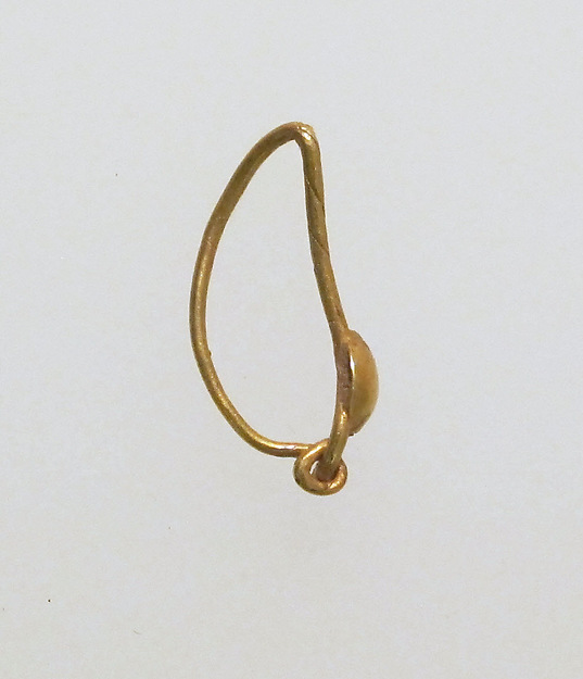 Earring with disc by an unrecorded maker, The Metropolitan Museum of Art
