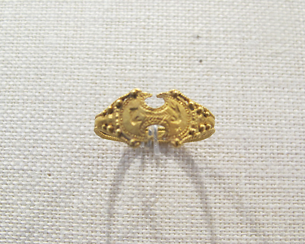 Gold ring by an unrecorded maker, The Metropolitan Museum of Art