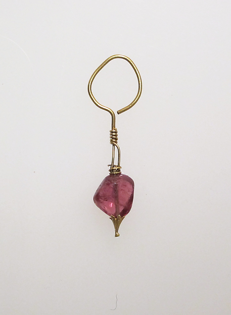 Earring with garnet by an unrecorded maker, The Metropolitan Museum of Art