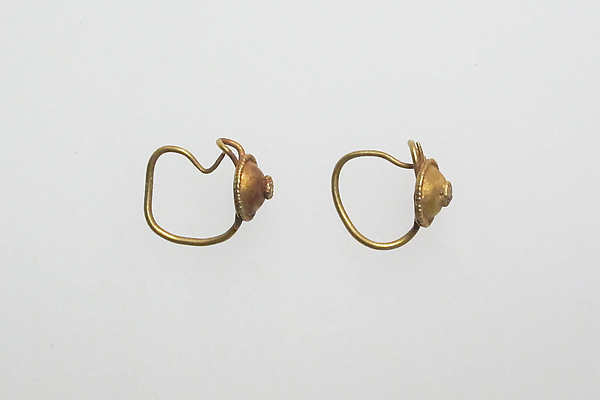 Pair of earring with disks
