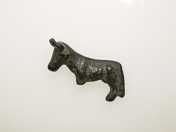 Bronze statuette of bull
