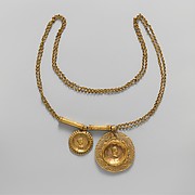 Gold necklace with crescent-shaped pendant | Roman | Imperial | The Met