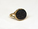 Ring, Gold (?): cast and engraved, carnelian seal
