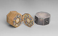 Miniature Qur'an and Qur'an Case, Muhammad Al-Qari (died 1605, Herat, present-day Afghanistan), Qur'an: Ink, opaque watercolor, and gold on paper
Qur'an case: Silver
