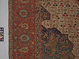 Ushak Medallion Carpet on White Ground, Wool (warp, weft and pile); symmetrically knotted pile