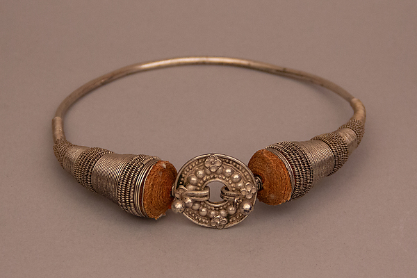 Necklet