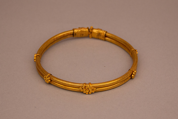 Necklet (Musi)