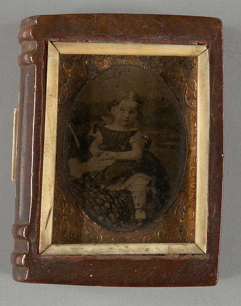 Memento in book form, with photograph of a child and initials I.C.H by an unrecorded maker, The Metropolitan Museum of Art