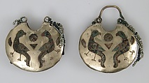 One of a Pair of Temple Pendants, with Confronted Birds (front) and Human Heads (back), Cloissonné enamels, electrum, pearls, Kyivan Rus’