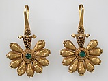Earring, Gold, green glass or emerald, Ostrogothic