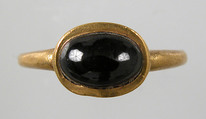 Finger Ring, Gold, garnet cabochon, Frankish