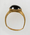 Finger Ring, Gold, garnet cabochon, Frankish