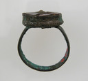 Finger Ring, Gold, garnet, mother-of-pearl, Frankish