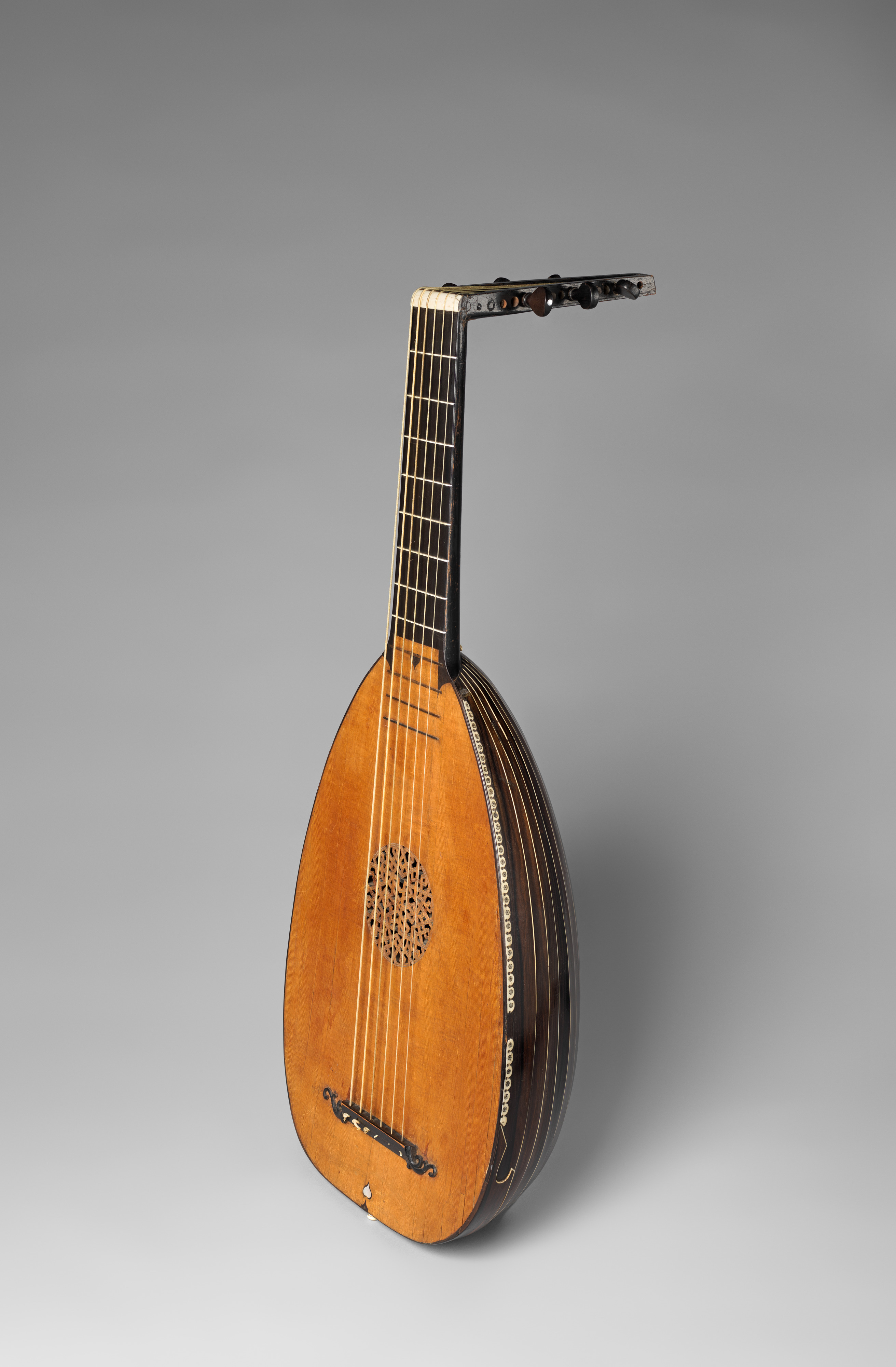 Lute — view 4