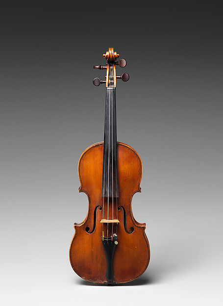 Front view of a violin