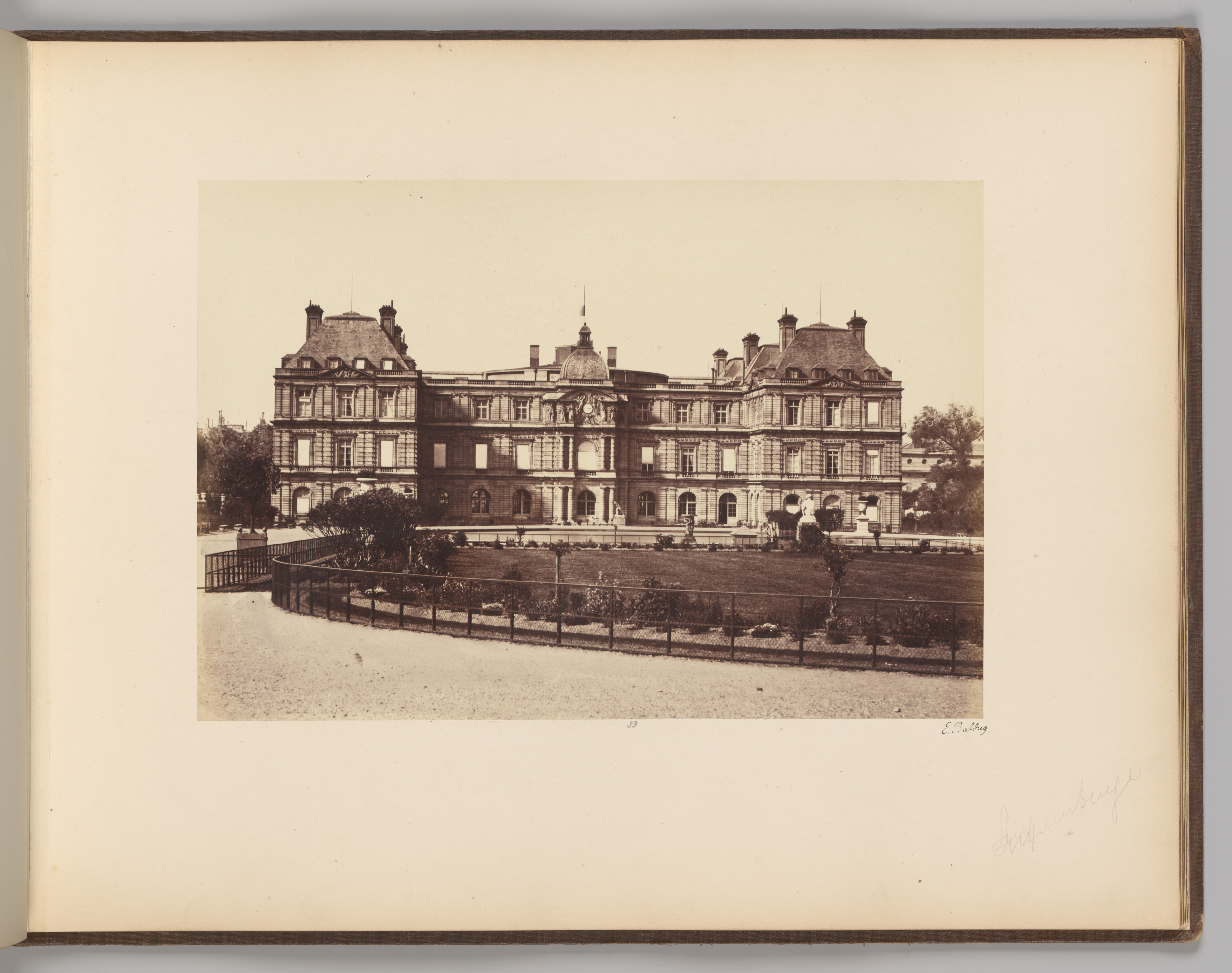 Le Luxembourg (côté du jardin)