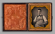 [Typesetter Holding Type Stick Spelling “NEVER DESPAIR!”], Unknown, Daguerreotype