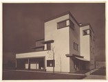 [House Grobel (Haus Grobel), Residence of Dr. Emil Grobel, built 1926–27. Architect: Hans Heinz Lüttgen.], Werner Mantz  German, Gelatin silver print