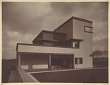 [House Grobel (Haus Grobel), Residence of Dr. Emil Grobel, built 1926–27. Architect: Hans Heinz Lüttgen.], Werner Mantz  German, Gelatin silver print