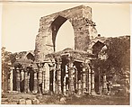 [Hindoo Pillars and Mahomedan Arch at the Qutub Minar, Delhi], Unknown, Albumen silver print