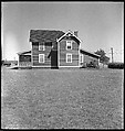 [29 Exterior Views of Midwestern Victorian House in Field], Walker Evans (American, St. Louis, Missouri 1903–1975 New Haven, Connecticut), Film negative