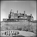 [11 Views of Beach Mansion and Two Unidentified Men], Walker Evans (American, St. Louis, Missouri 1903–1975 New Haven, Connecticut), Film negative