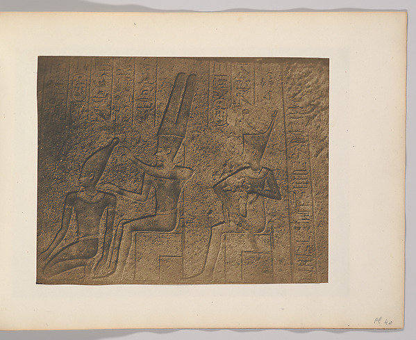 Palais de Karnak, sculptures extérieures du sanctuaire de granit.