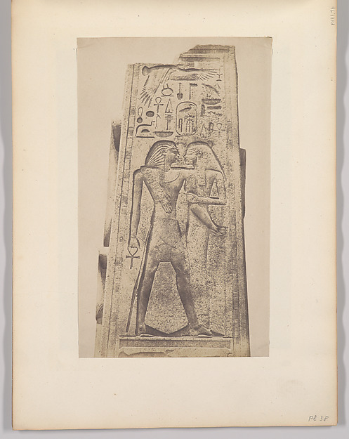 Palais de Karnak, pilier devant le sanctuaire de granit