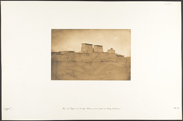 Vue des Pylones du Temple Khons et d'une partie du village de Karnac