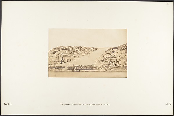 Vue générale des Spéos de Phré et d'Athor, à Abousembil, prise de l'île
