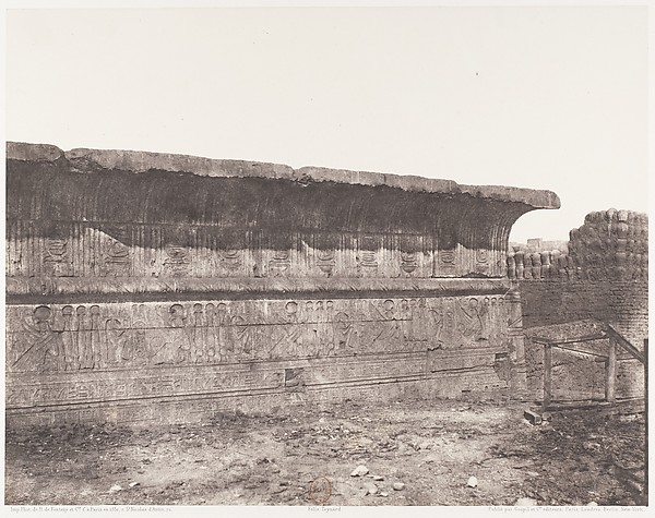 Esneh (Latopolis), Construction Ensablée - Paroi Extérieure - Corniche et Sculptures