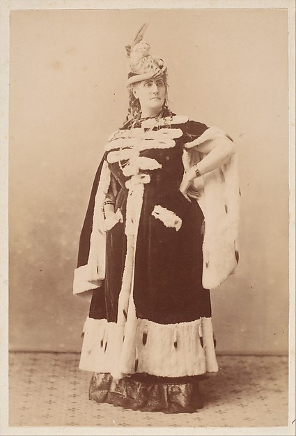 [La Comtesse in Ermine Cape]