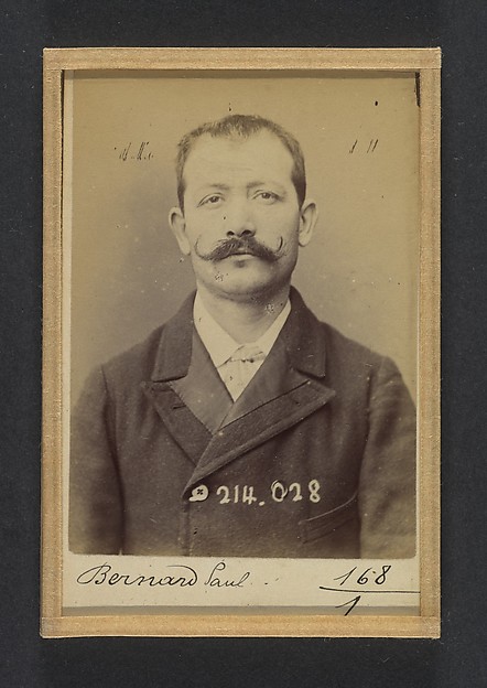 Bernard. Paul, Auguste. 32 ans, né à Crest (Drôme). Employé. Excitation au meurtre, anarchiste. 11/2/94.