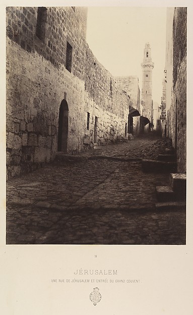 Jérusalem. Une rue de Jérusalem et entrée du Grand Couvent